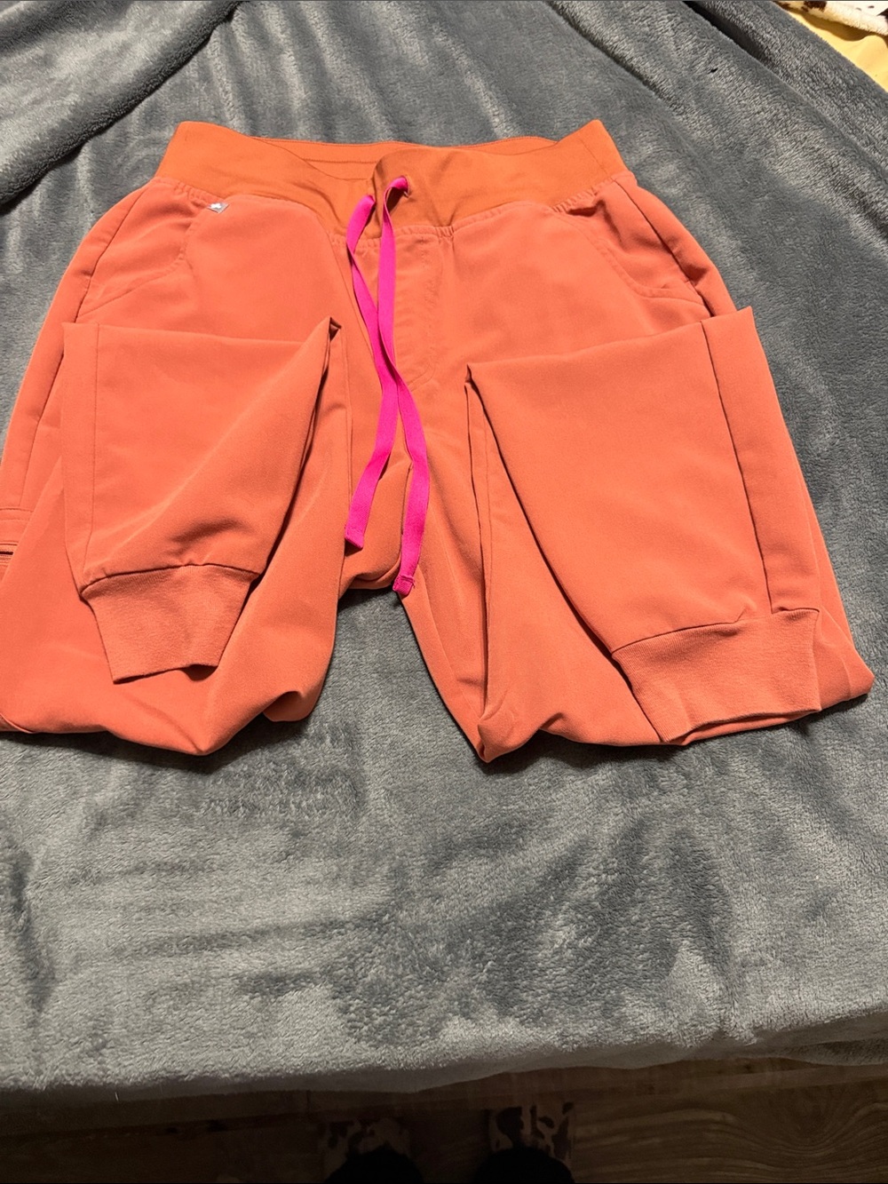 Figs Women Zamora Jogger in Terracotta